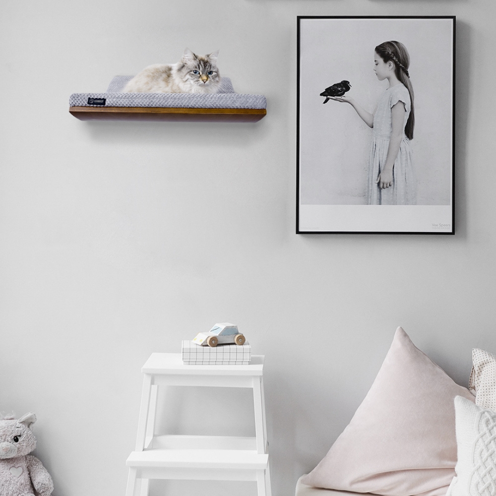 Zdjęcie Cosy And Dozy Półka dla kota Chill  Walnut (orzech), kolor Soft Grey 50 x 41 cm